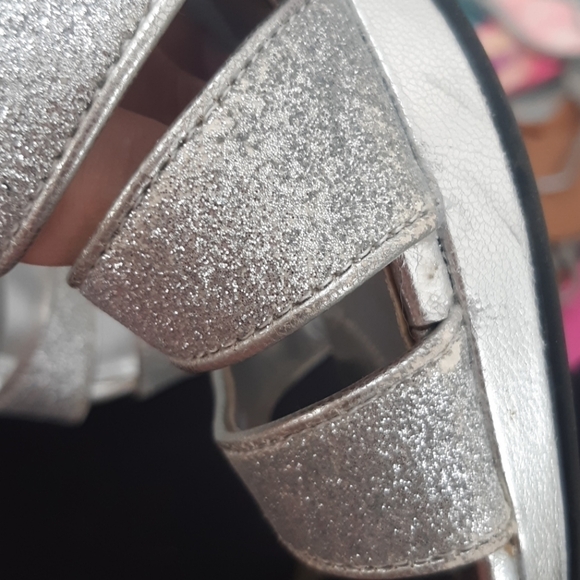 Kohl's silver metallic sparkly women wrap around size 9 heels - Picture 5 of 8